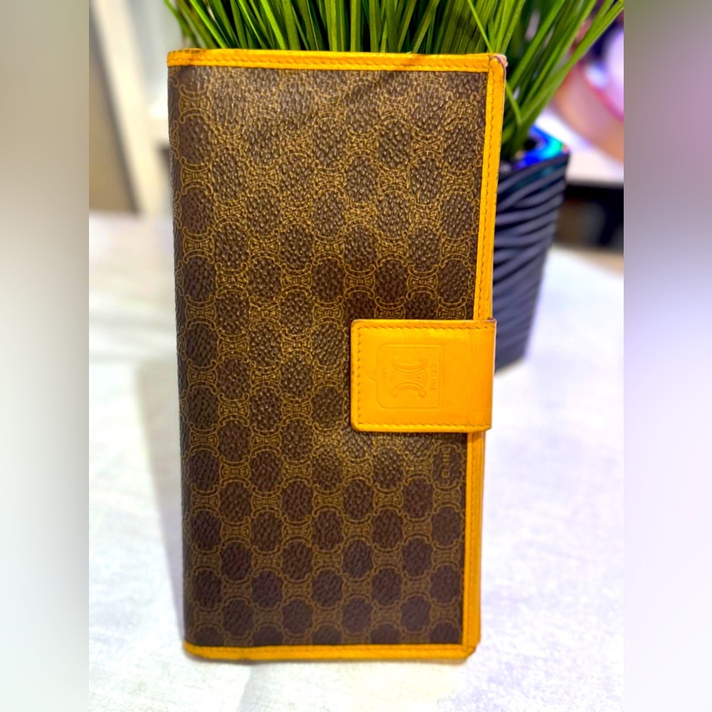Celine wallet pre-loved